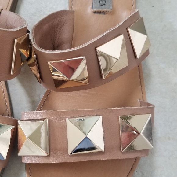 Steve madden tan gold studded sandals - Picture 2 of 6